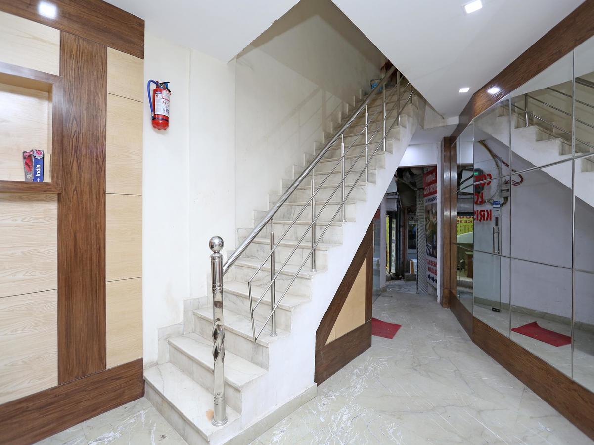 Oyo 9233 Hotel Cottage Lord Krishna Нью-Дели Экстерьер фото