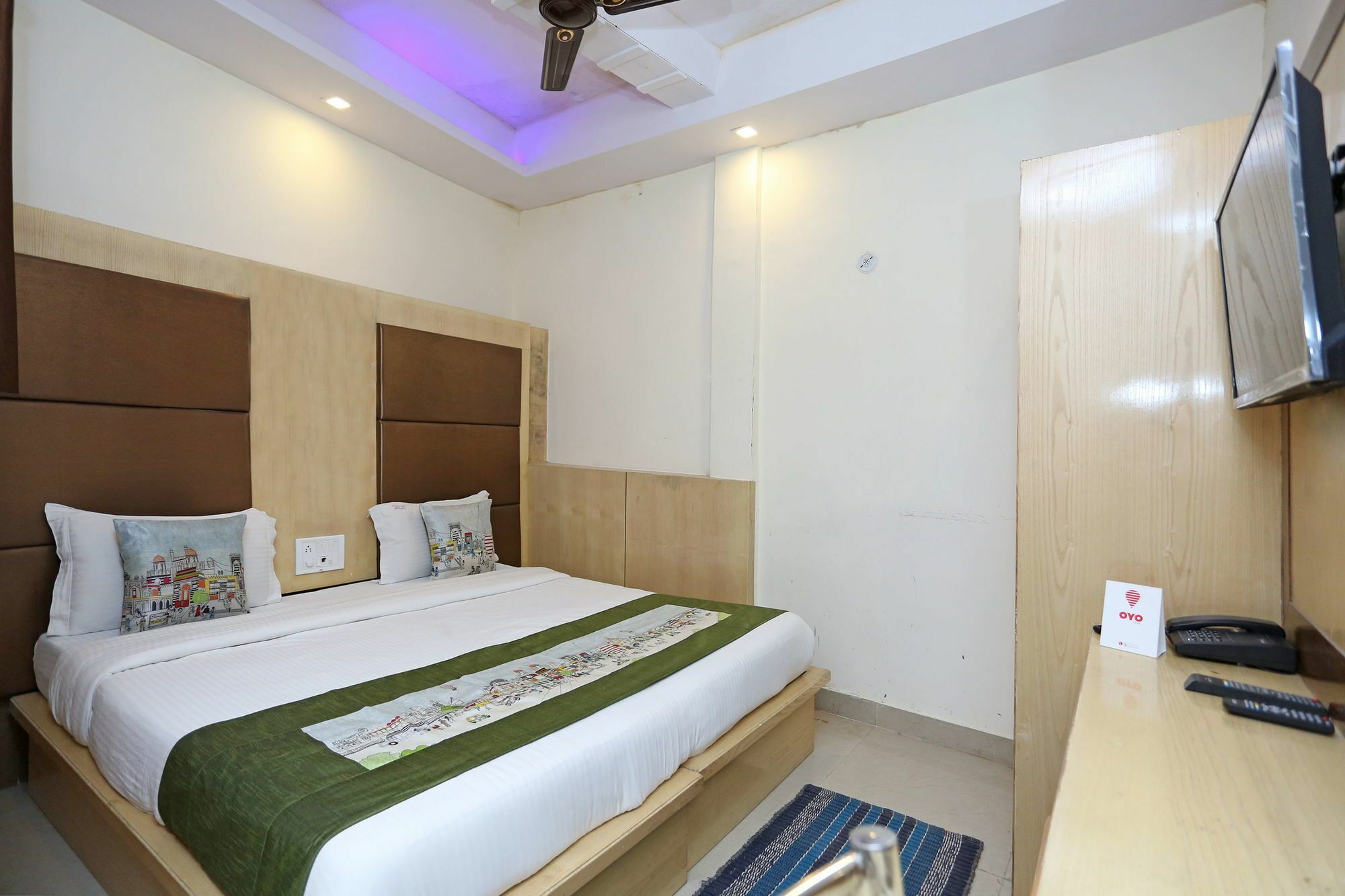 Oyo 9233 Hotel Cottage Lord Krishna Нью-Дели Экстерьер фото