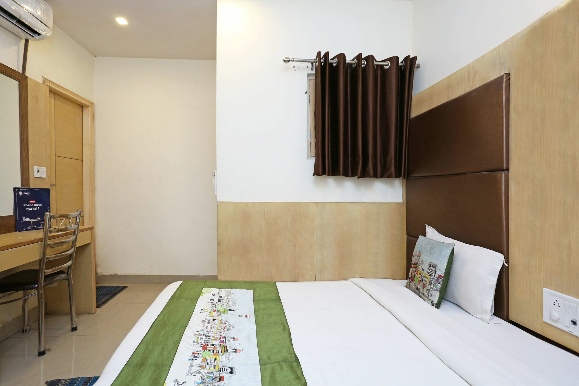 Oyo 9233 Hotel Cottage Lord Krishna Нью-Дели Экстерьер фото