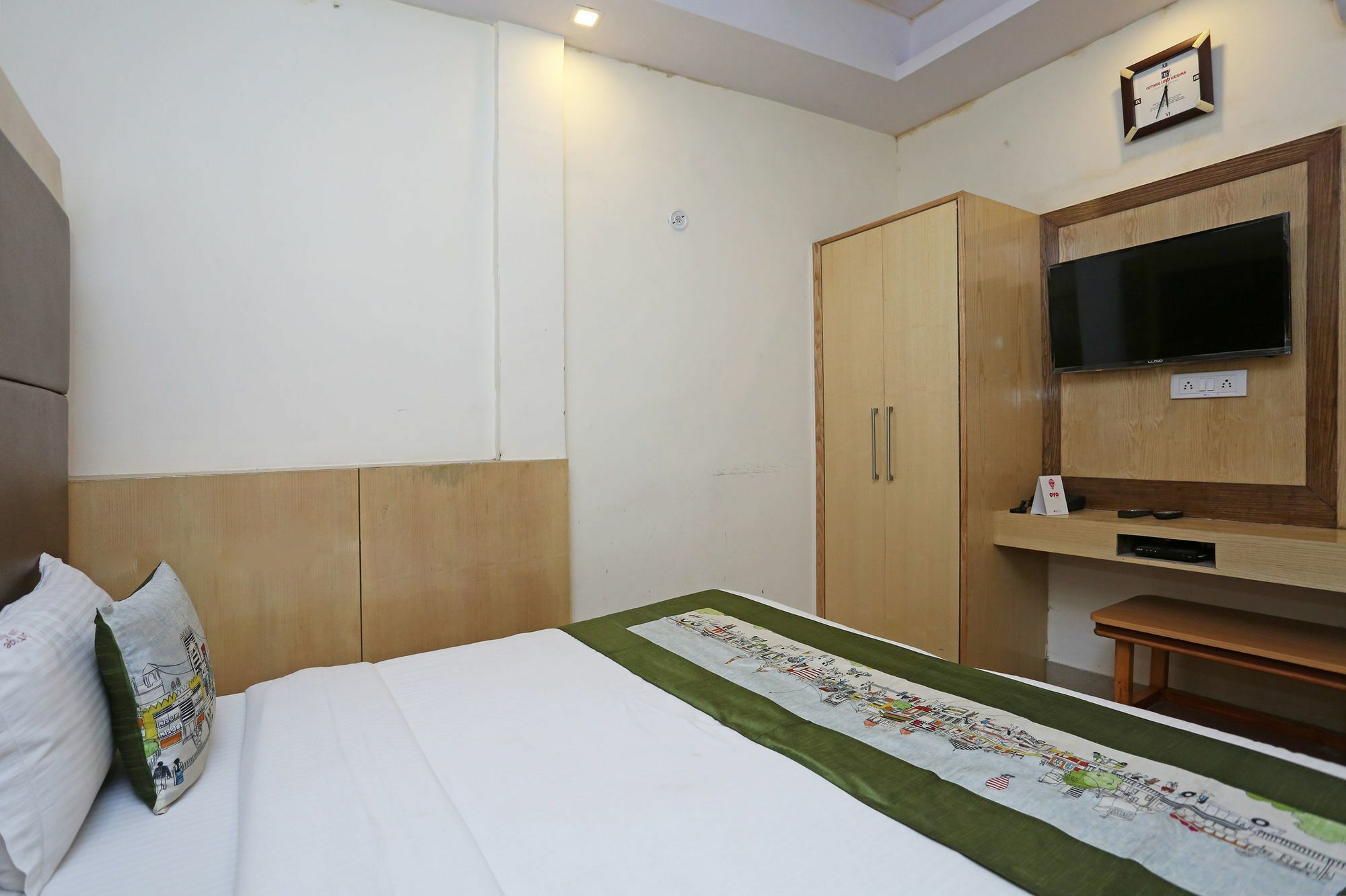 Oyo 9233 Hotel Cottage Lord Krishna Нью-Дели Экстерьер фото