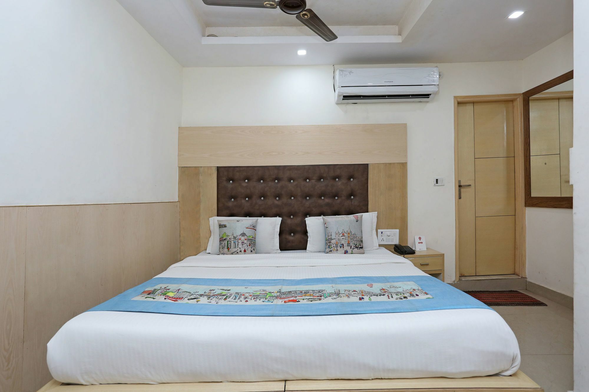 Oyo 9233 Hotel Cottage Lord Krishna Нью-Дели Экстерьер фото